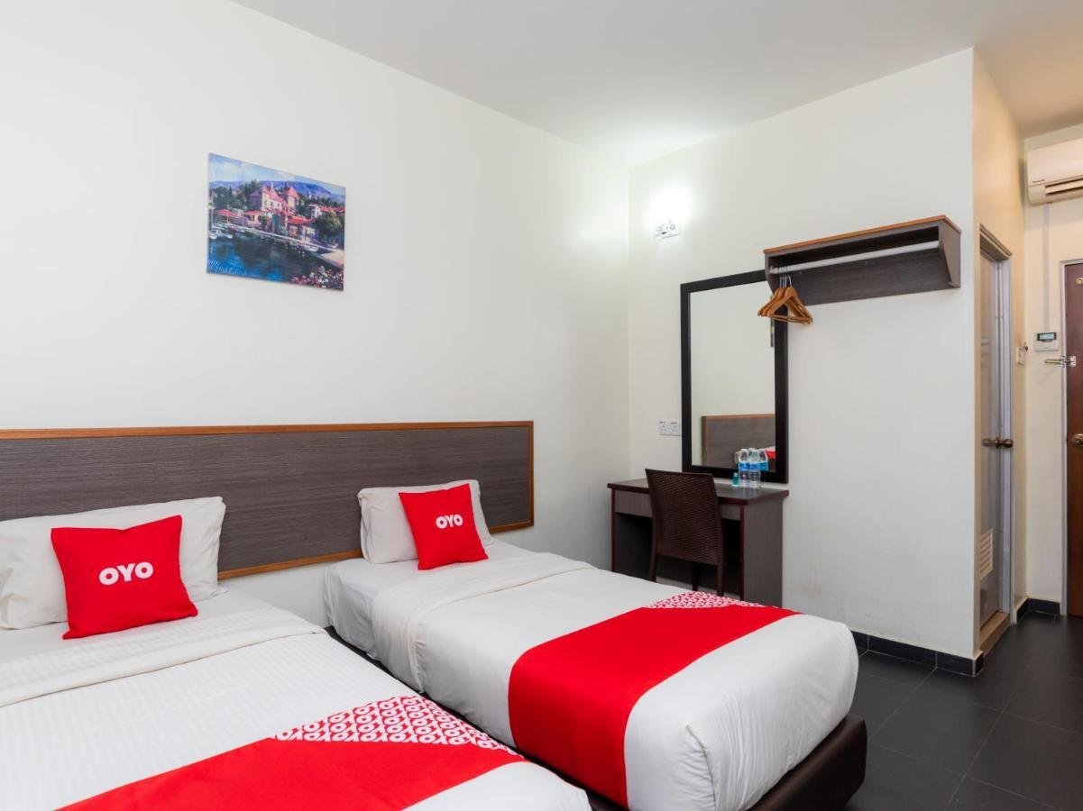 Oyo 44095 Bluewater Hotel Мерсинг Экстерьер фото