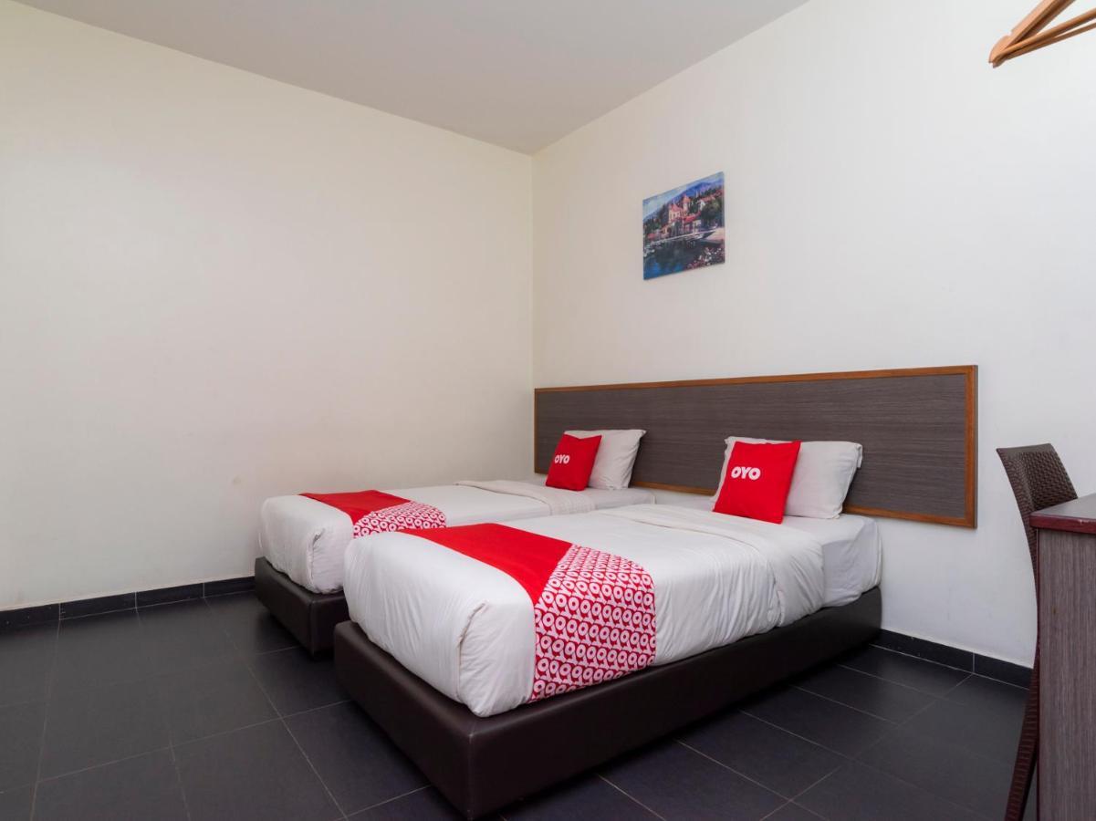 Oyo 44095 Bluewater Hotel Мерсинг Экстерьер фото