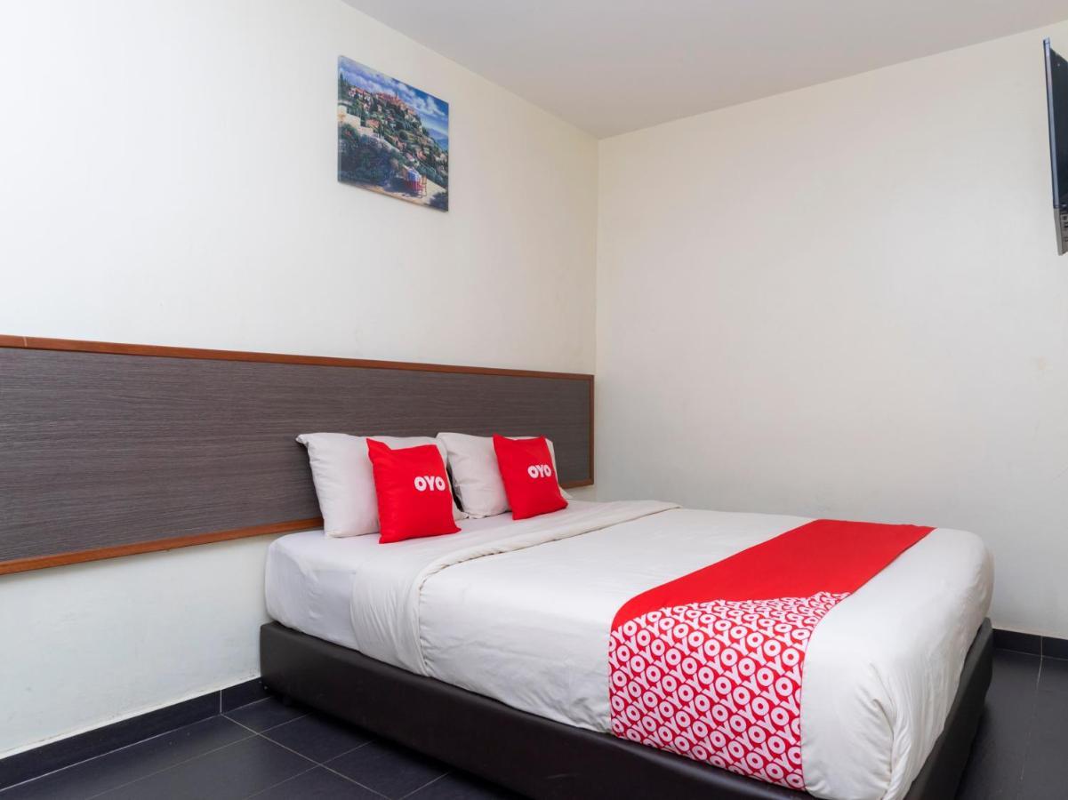 Oyo 44095 Bluewater Hotel Мерсинг Экстерьер фото