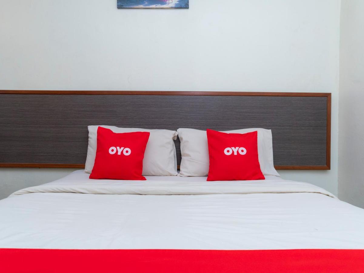 Oyo 44095 Bluewater Hotel Мерсинг Экстерьер фото