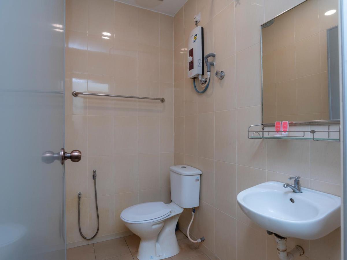 Oyo 44095 Bluewater Hotel Мерсинг Экстерьер фото