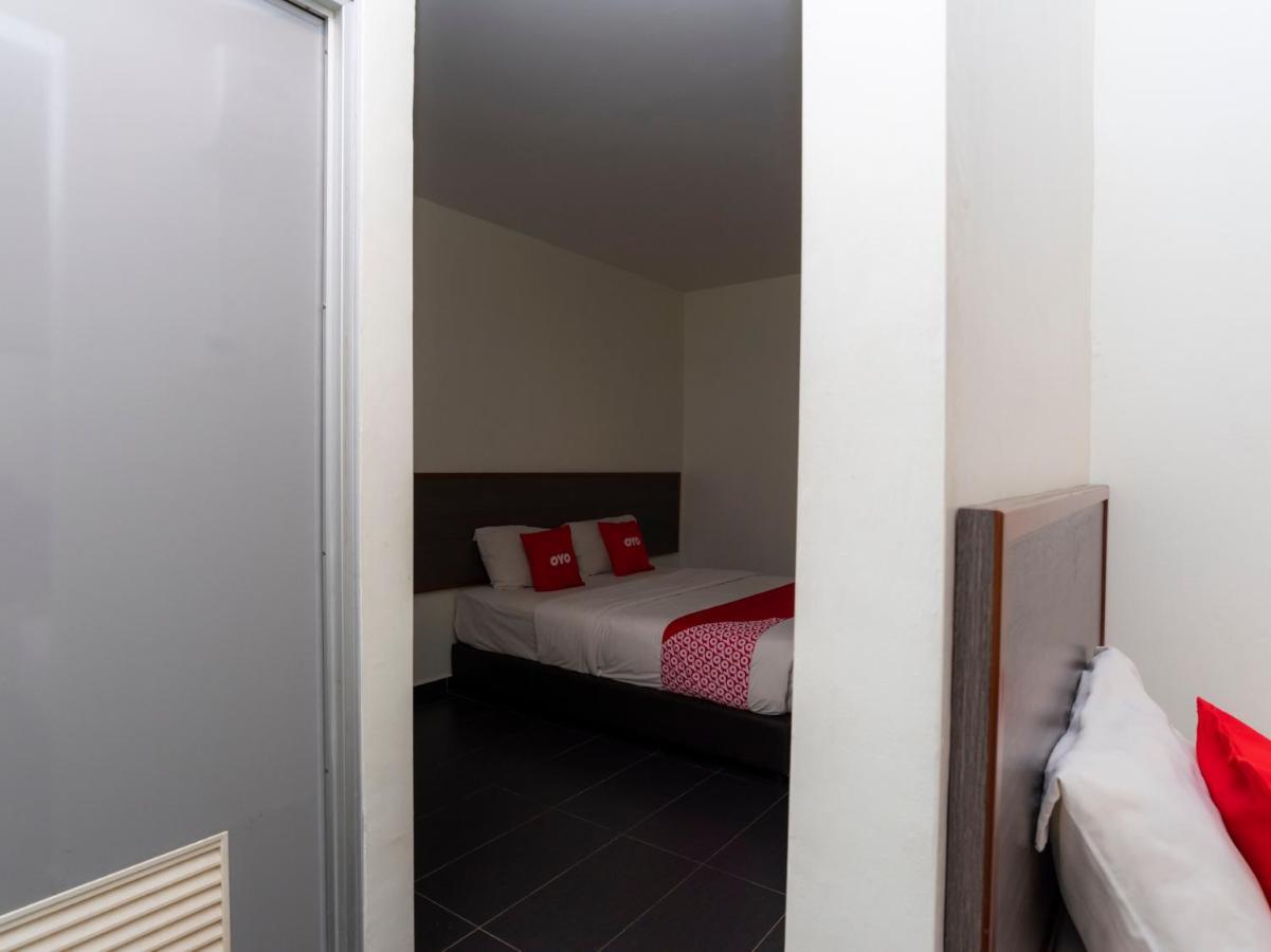 Oyo 44095 Bluewater Hotel Мерсинг Экстерьер фото